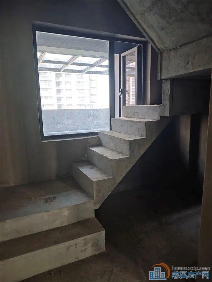 泊蔚里  稀缺复式  带超大露台 阳光房