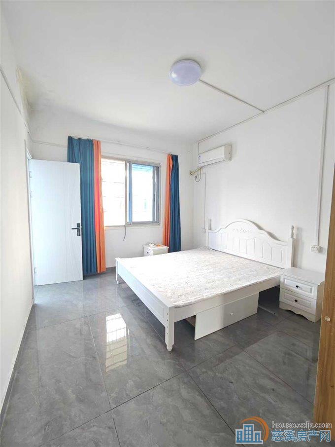 金山新村5楼三室精装修直接房源钥匙在