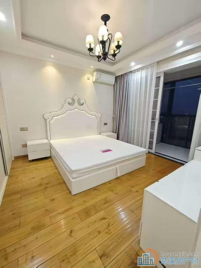 双和家苑中间层87平+车位+杂物间精装