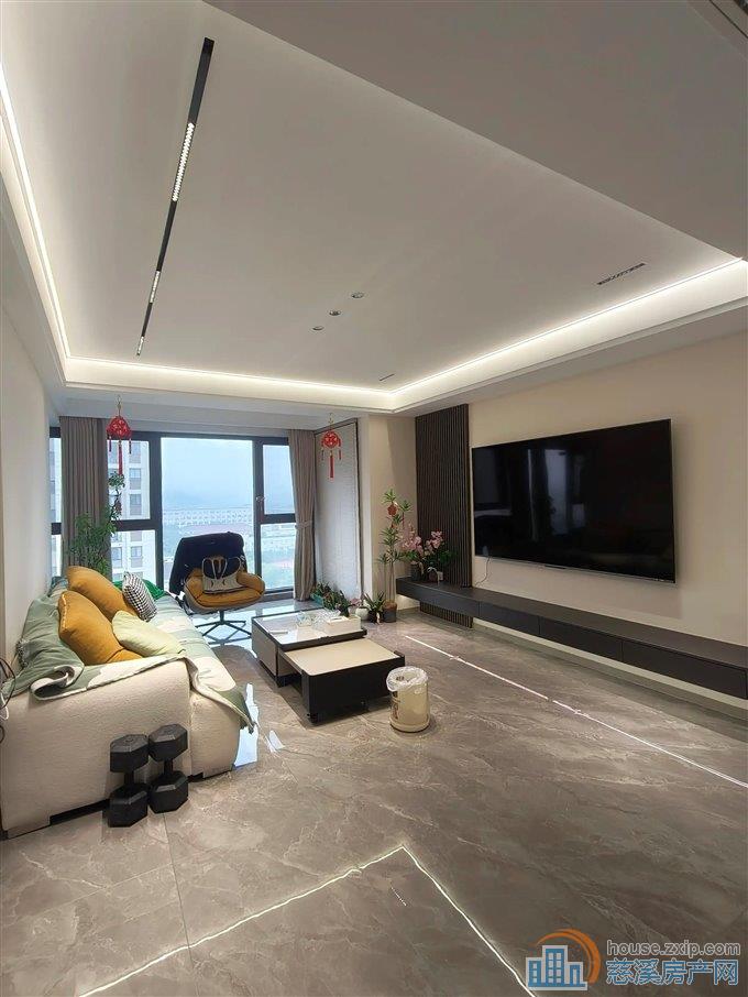 梧桐府 143平 精装 158万 楼层好