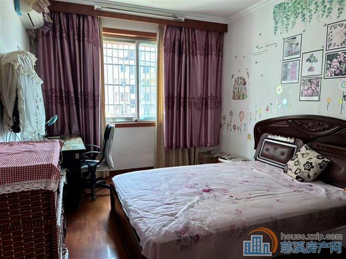 鸣山新村三楼精装二室一厅1800元