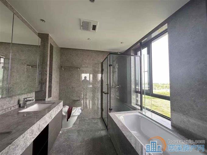 绿城·汀澜鸣翠226平方带2个车位