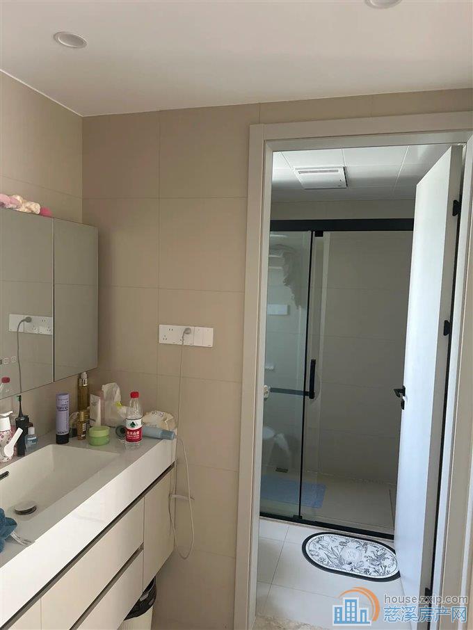 蔚蓝云图花苑   精装20万 11层洋房