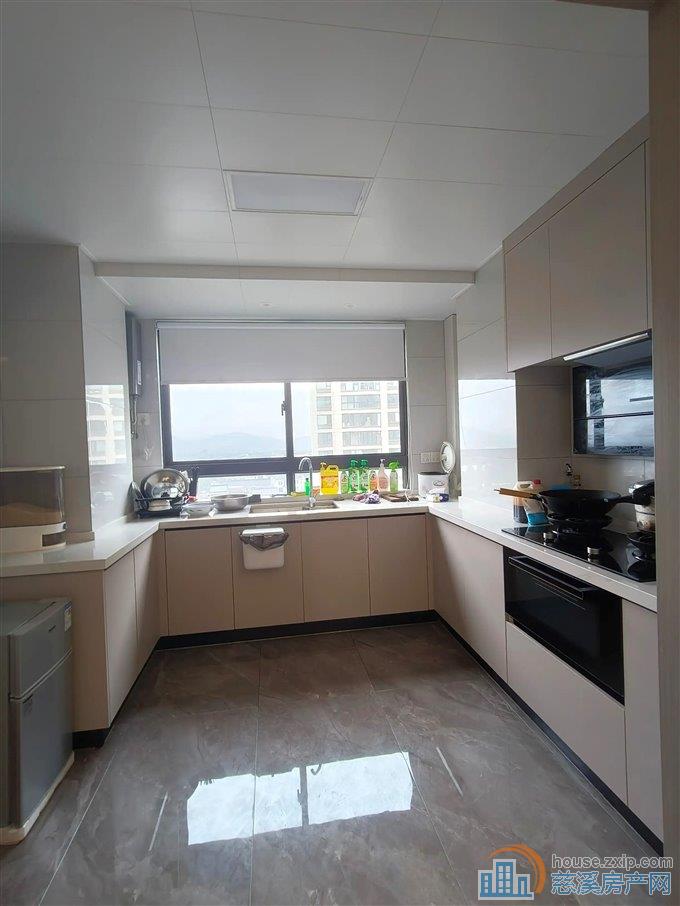 梧桐府 143平 精装 158万 楼层好