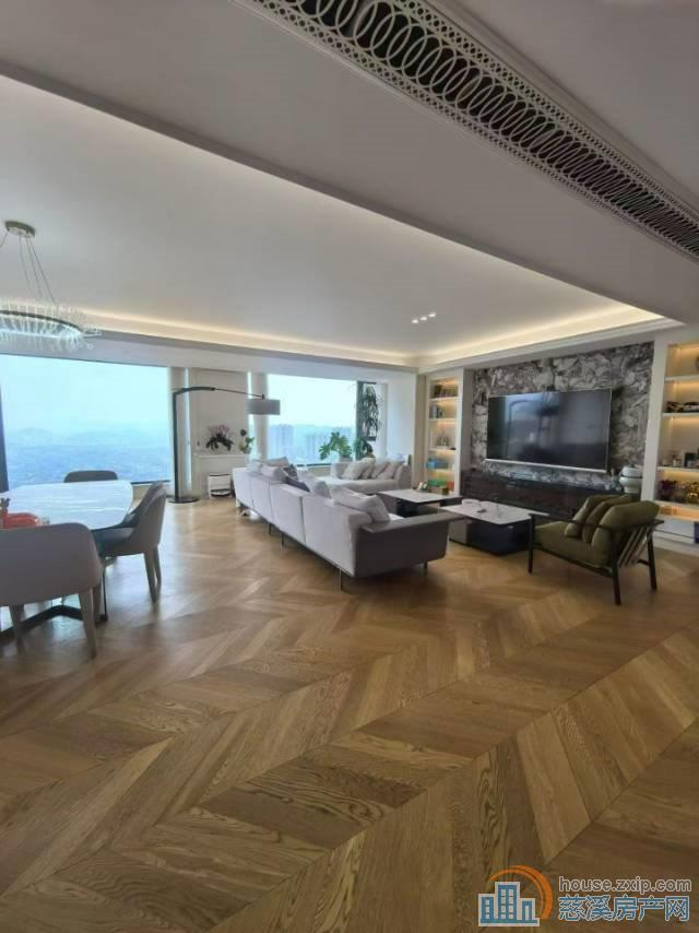 ​保利二期中高层220平精装带2个租车位