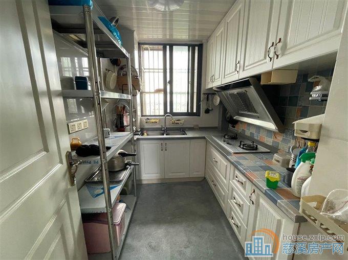 鸣北小区 精装电梯房 月租金2800元