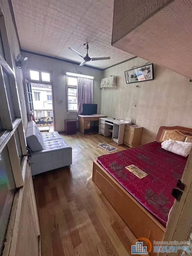 金山西区68.17平+阁楼5楼46.6万