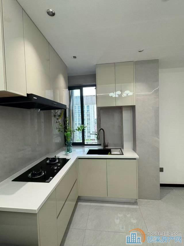 丽晶大厦边套62平豪装68.8万