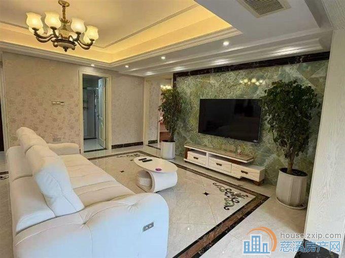 白金湾一复地下一层245平132.8万