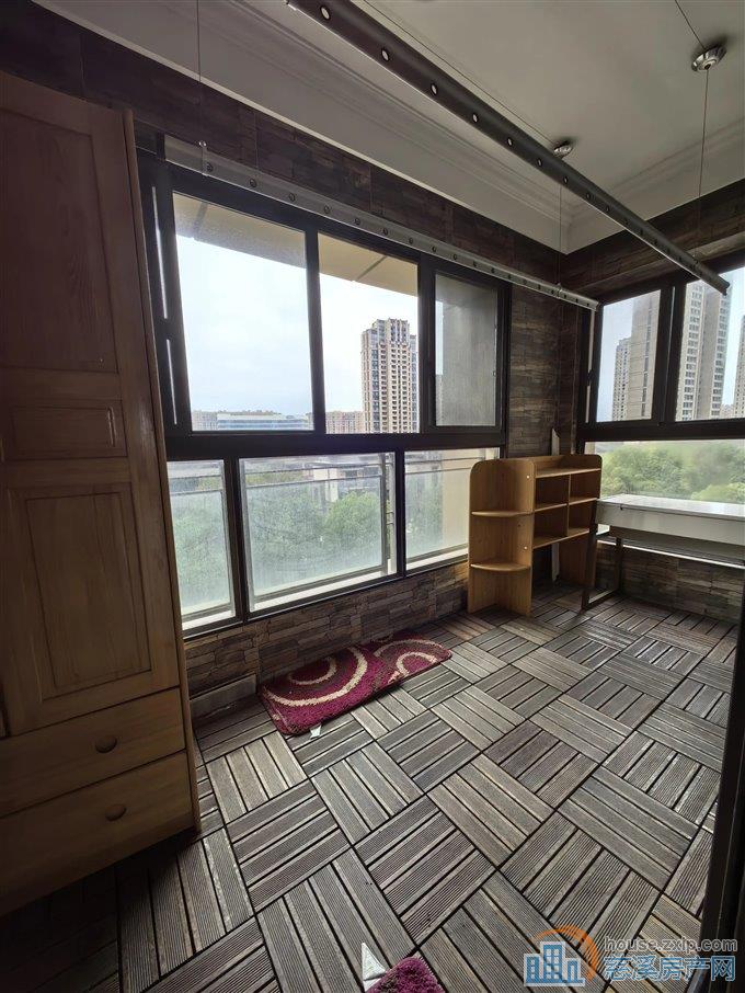 金地鸿悦156平,精装修220万