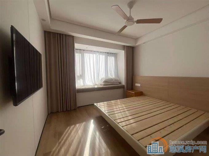 珑玥府112平精装修朝南满两年192万