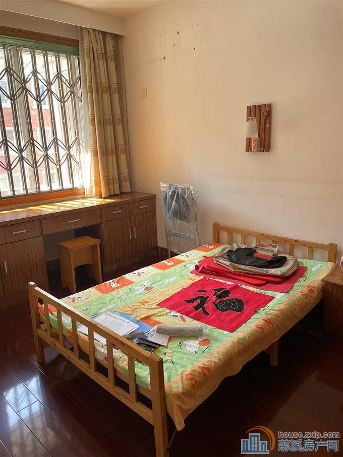 景和家园东区3楼105平精装2000元