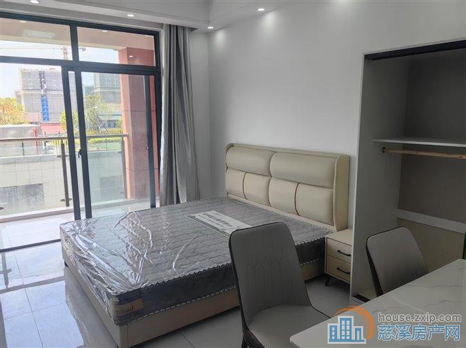 双和家苑一室一厅精装2000元/月