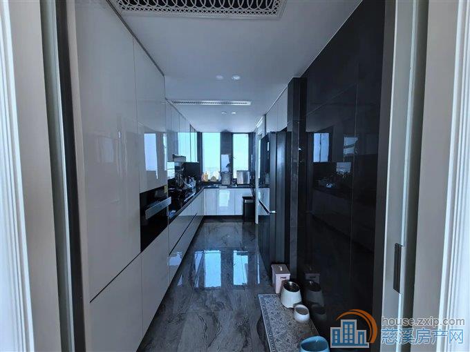 出售保利天悦湾花苑220平豪装