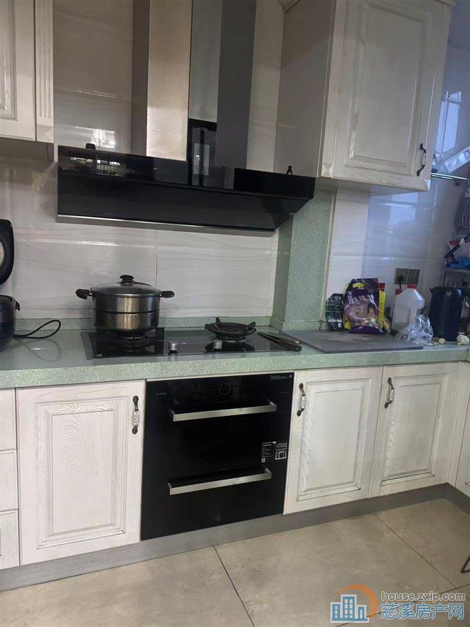 特价出售界牌新村138平 东边套带车位