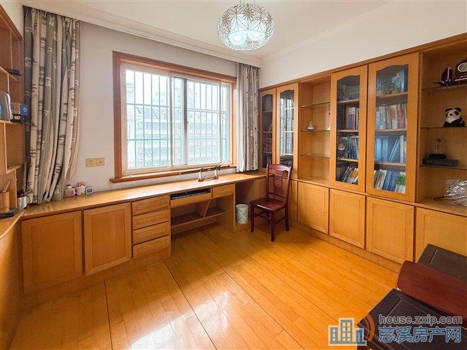 白云公寓 大露台 买一层送一层