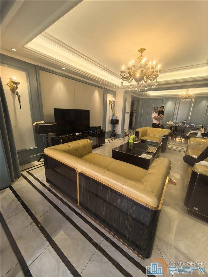 天悦湾豪装196平，带车位