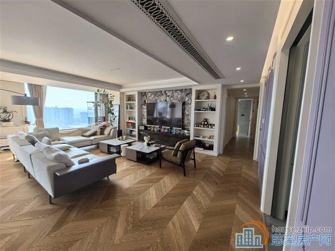 出售保利天悦湾花苑220平豪装