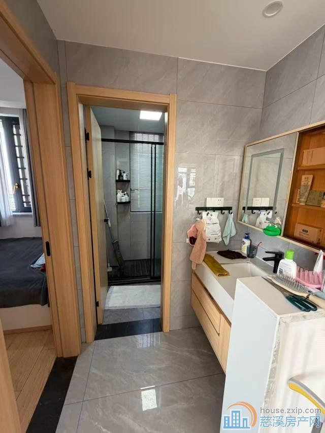 新潮塘北苑107平凤凰层精装122万