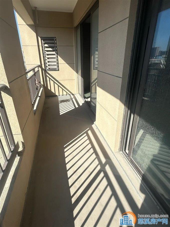 君慈名府145平 中间楼层带车位239万