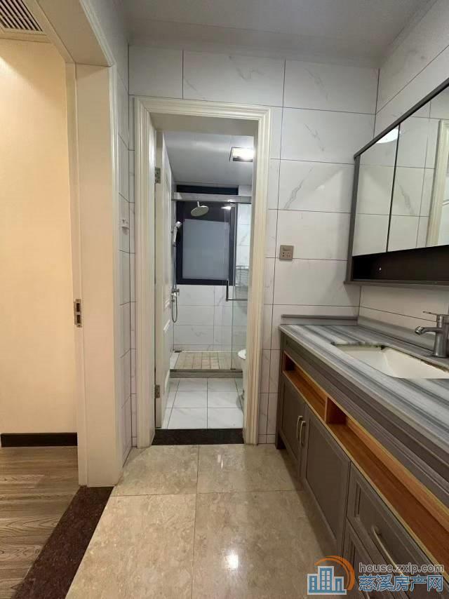 花样年90平3室2卫精装3000元