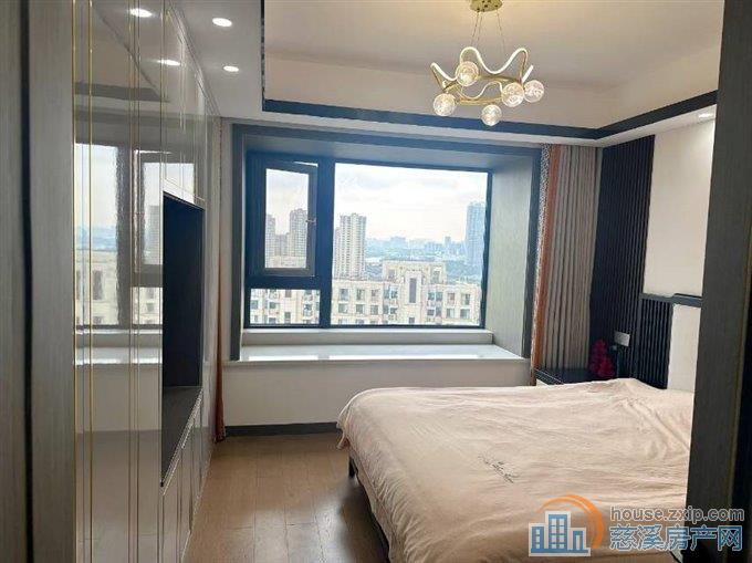 中海湖心半岛湖景房102平带产权车位精装