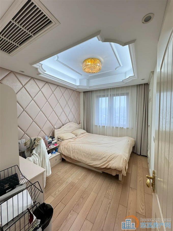 和润公寓 精装134平方带车库 阳光实验