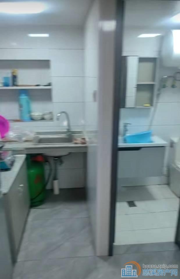 城东新村5楼69十20架精装99万