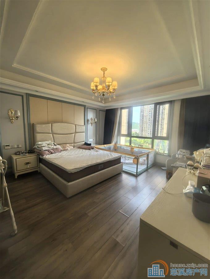 天悦湾豪装196平，带车位