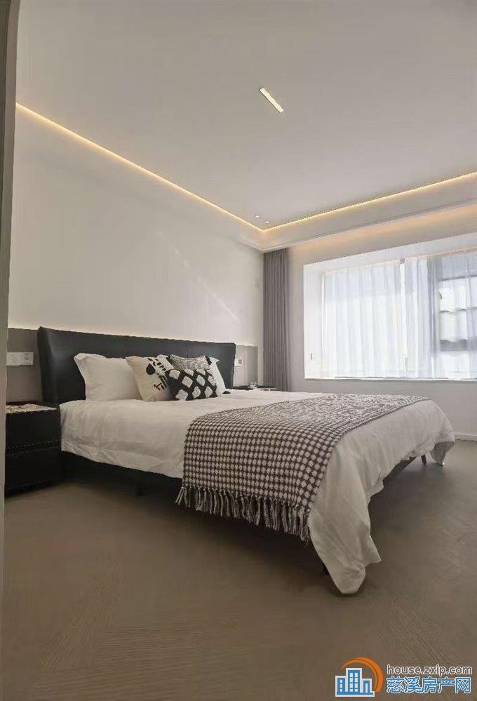 云逸里143平+双车位豪华装修直接钥匙在