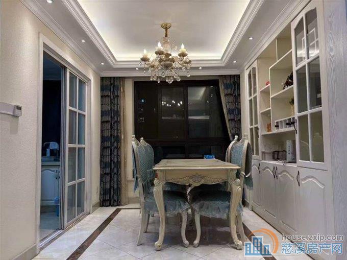 金仕华庭 首次出租 三室 3200元