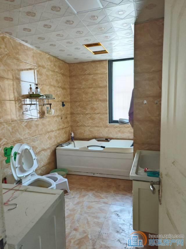 界牌新村ZUI高5楼一楼132平125万