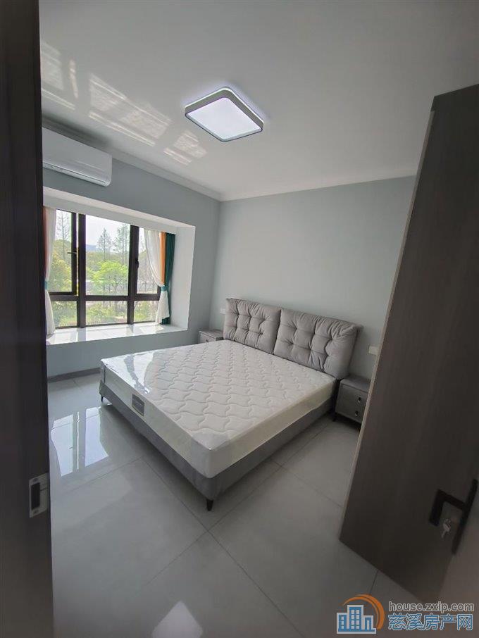 天誉华府 四室 5000元