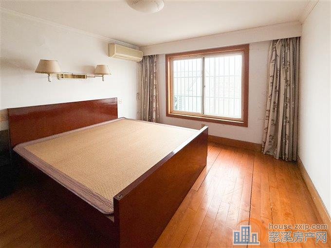 白云公寓 复式 带车库 露台 保养好