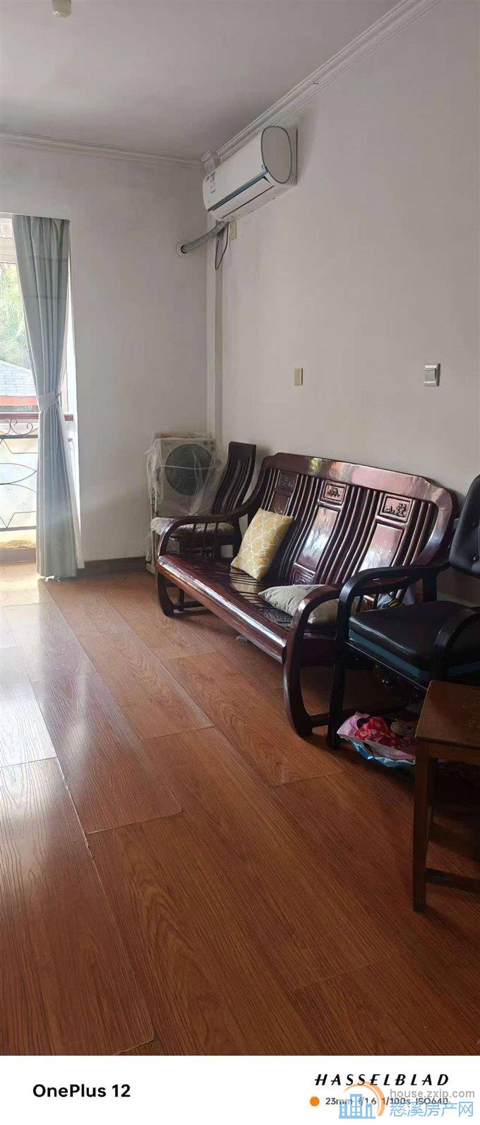 景和家园1楼64.6平十架空层56万