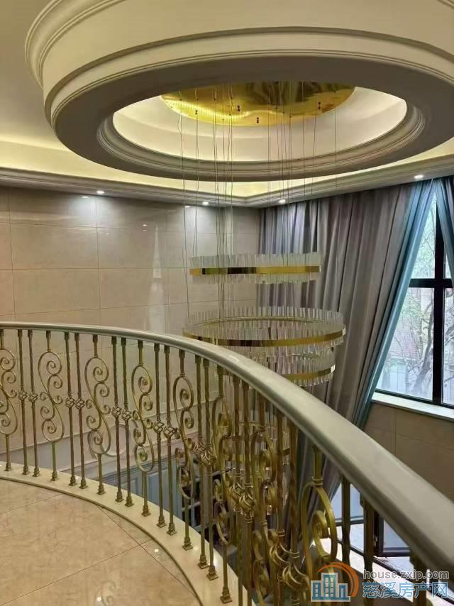 白金湾边套别墅240平豪装598万
