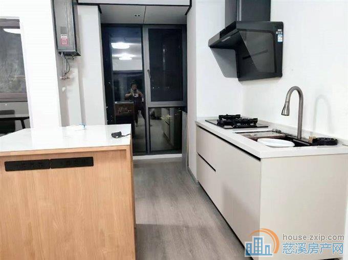 蔚蓝云图85平两室两厅精装2500元