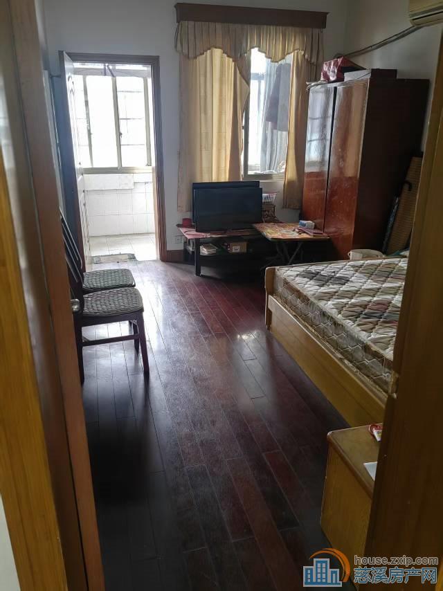 城东新村5楼69十20架精装99万