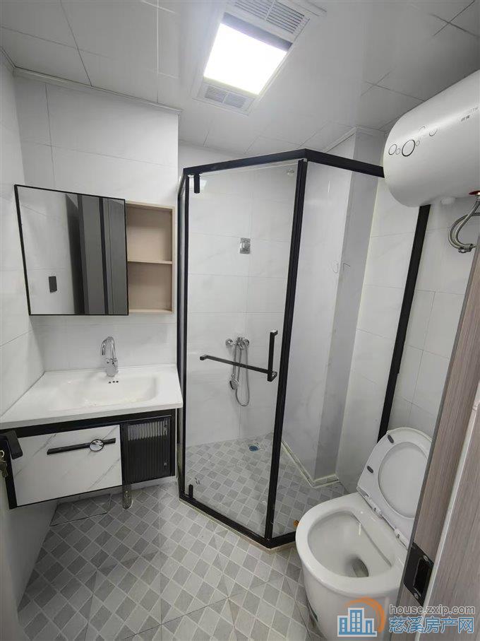 双和家苑一室一厅精装2000元/月