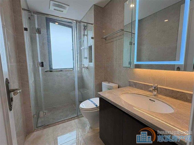 中海湖心半岛5层洋房 未住过