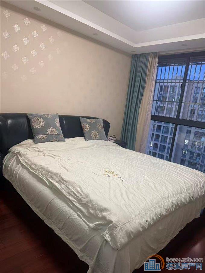 特价出售界牌新村138平 东边套带车位