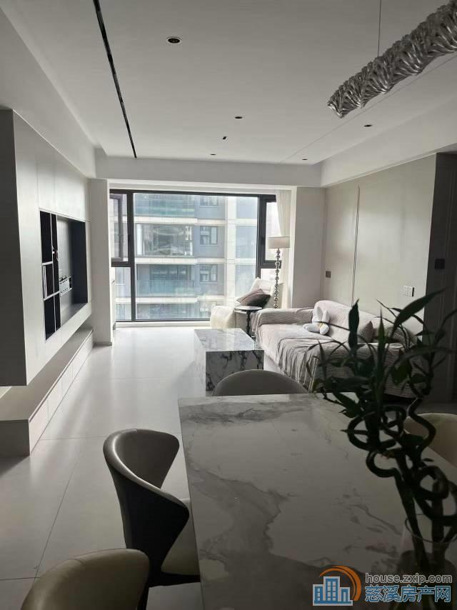 江岸臻园 豪华自住装 5300元包物业