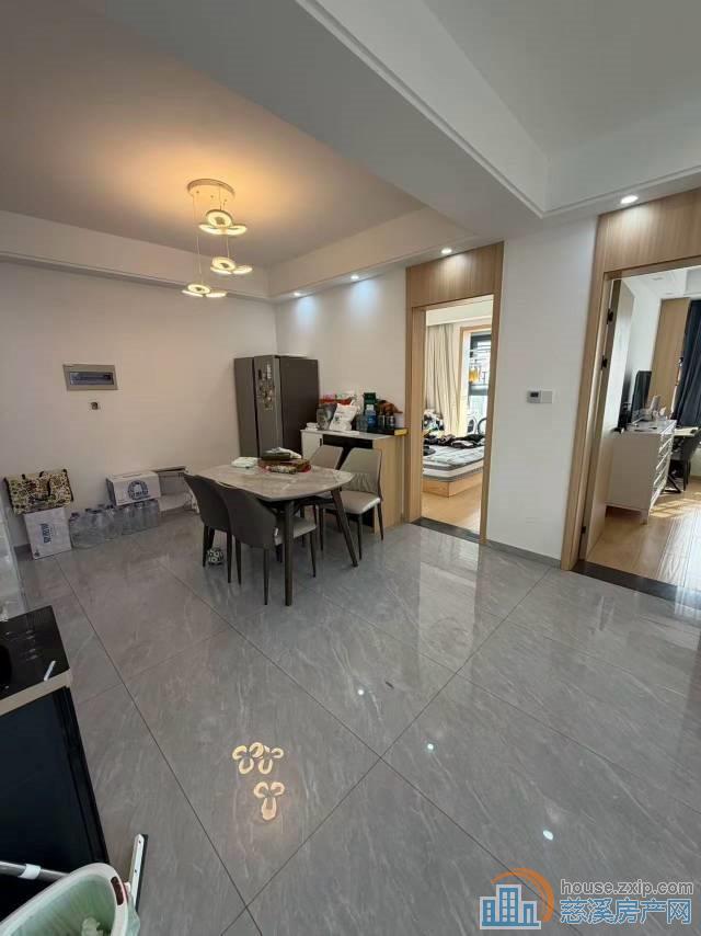 新潮塘北苑107平凤凰层精装122万