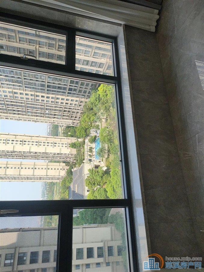 天悦湾花苑195平288万豪华装修