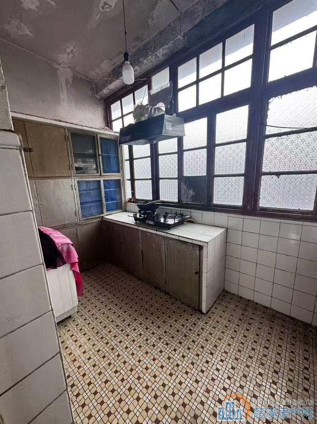 金山西区68.17平+阁楼5楼46.6万