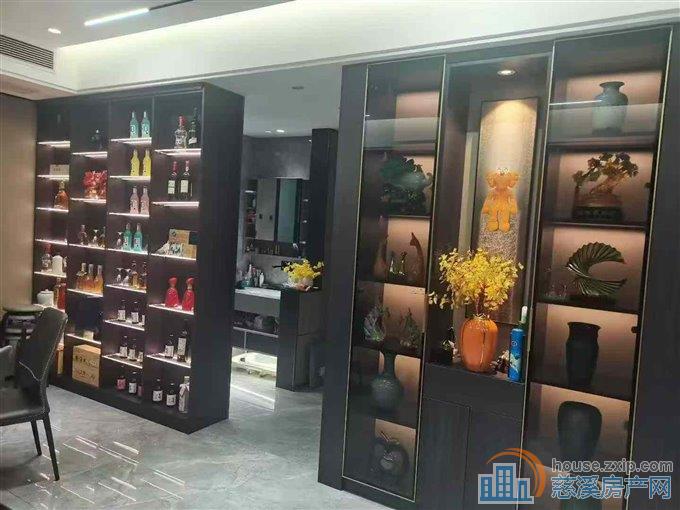 鸣北小区152平好楼层精装带车位储藏间