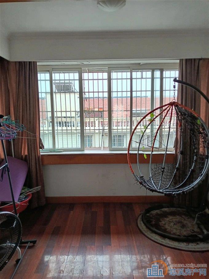 金东南苑136平97万送车库单价7千