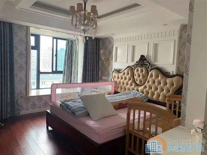 金色港湾2室3800每个月