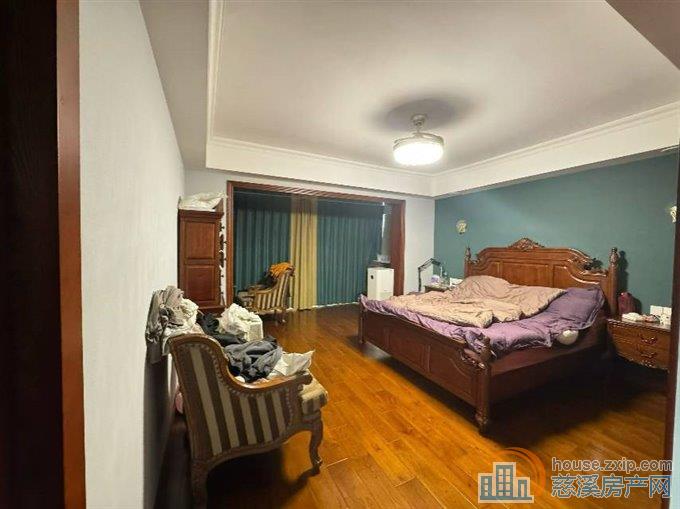 时代华都顶复220三室各带衣帽间220万