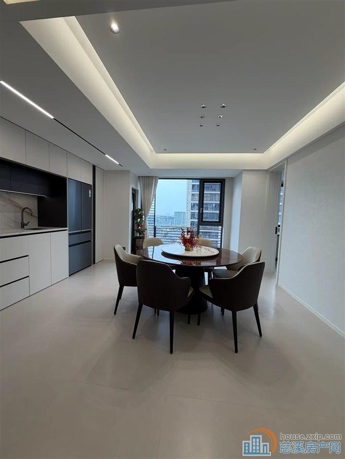 水映天成，161平方，全新装修